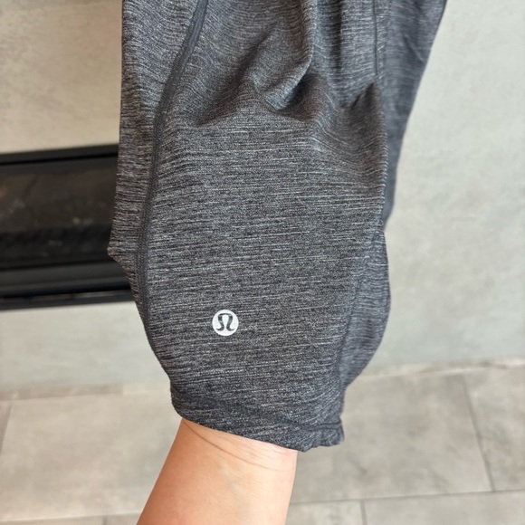 Lululemon Hot Like Agni Singlet in heather gray, Size 4 - Picture 14 of 15